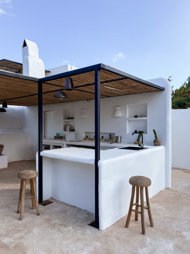 cozy-outdoor-kitchen